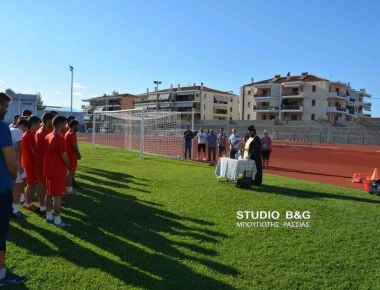 Ναύπλιο: Ο παπάς-σκόρερ εντυπωσίασε με την τεχνική του - Μετά τον Αγιασμό της ομάδας! (φώτο-βίντεο)